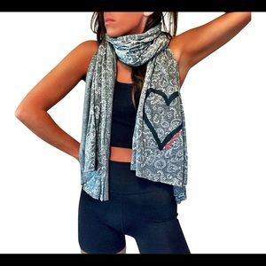 Wren and Glory Heart Scarf